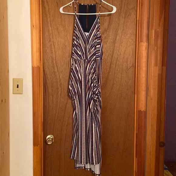 Multi Earth Tone Colored Dress. V Neck. With Pockets! | Color: Brown/Cream | Size: M | Ashkeegan's Closet Multi Earth Tone Colored Dress. V Neck. With Pockets! | Color: Brown/Cream | Size: M | Ashkeegan's Closet